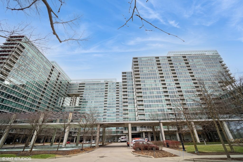 9715 Woods Drive 505, Skokie, IL 60077