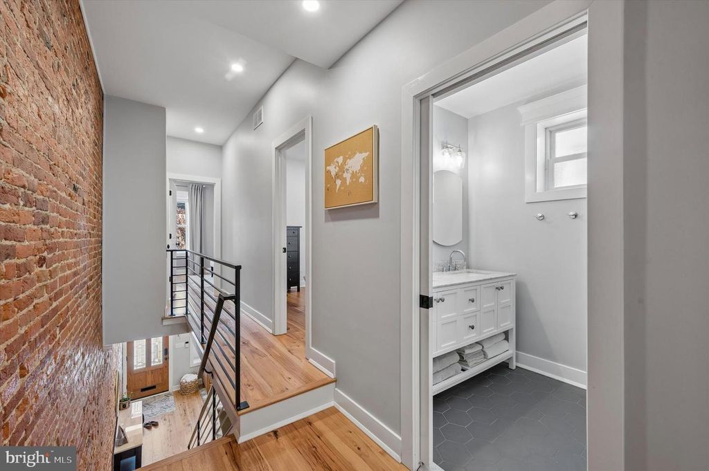 Image 15 of property listing at 851 N RINGGOLD ST, Philadelphia, PA 19130