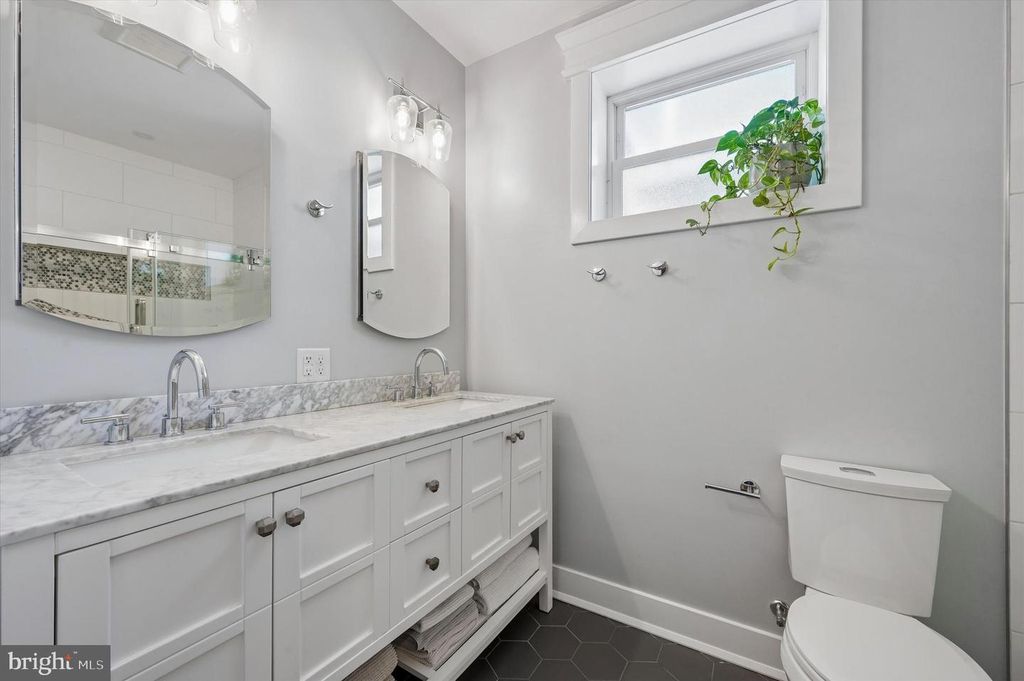 Image 16 of property listing at 851 N RINGGOLD ST, Philadelphia, PA 19130