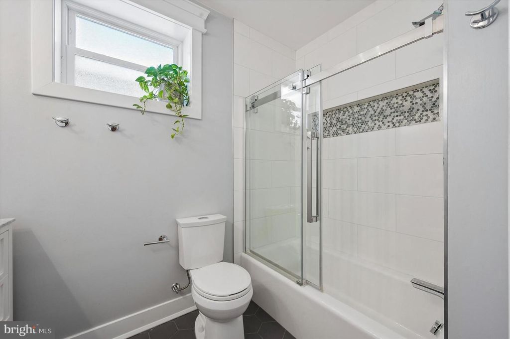 Image 17 of property listing at 851 N RINGGOLD ST, Philadelphia, PA 19130