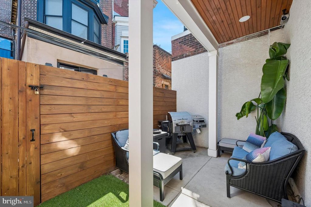 Image 25 of property listing at 851 N RINGGOLD ST, Philadelphia, PA 19130