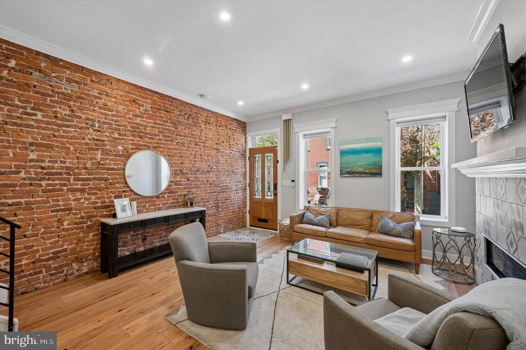 Image 6 of property listing at 851 N RINGGOLD ST, Philadelphia, PA 19130