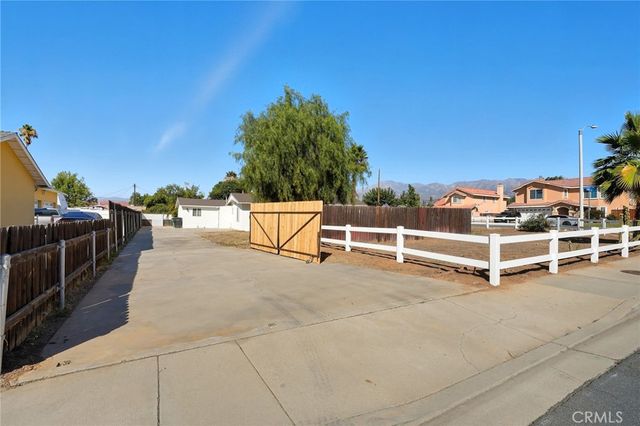 992 Park Avenue, Calimesa, CA 92320
