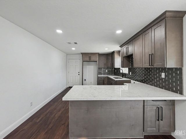 6705 Betty Street, Bakersfield, CA 93307