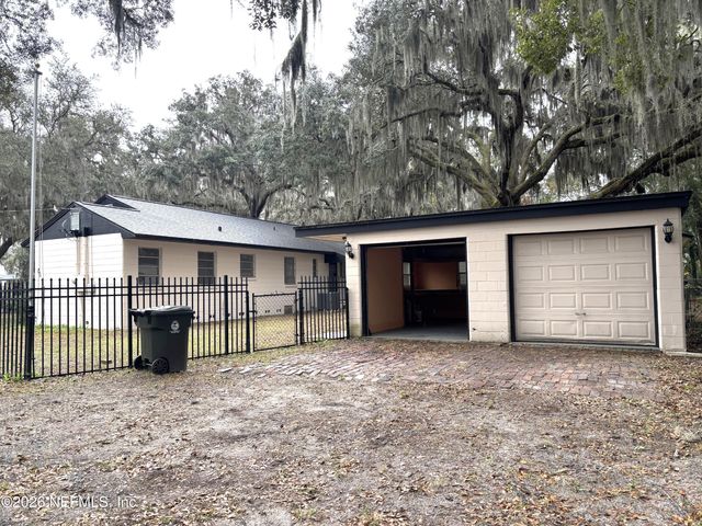 725 MYRTLE Avenue, Green Cove Springs, FL 32043