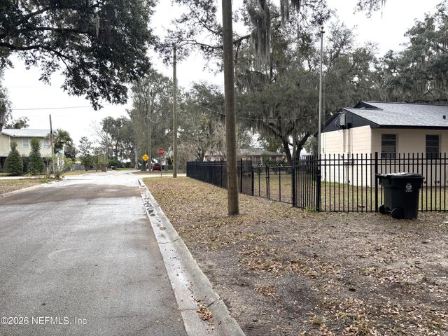 725 MYRTLE Avenue, Green Cove Springs, FL 32043