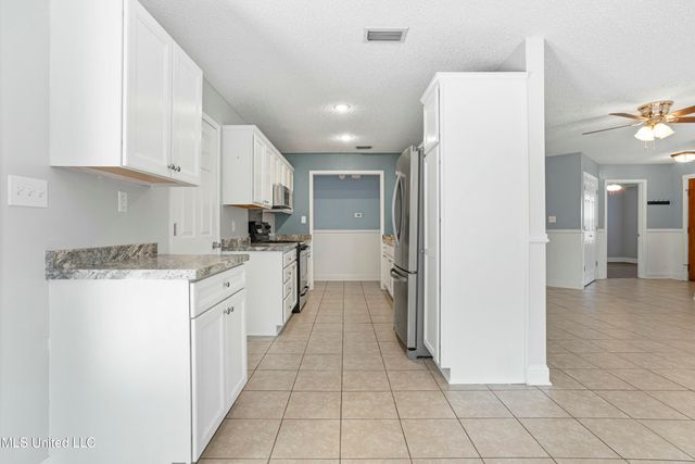 1517 Porpoise Drive, Ocean Springs, MS 39564