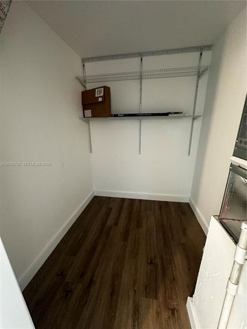 1255 W 49th Place E205, Hialeah, FL 33012