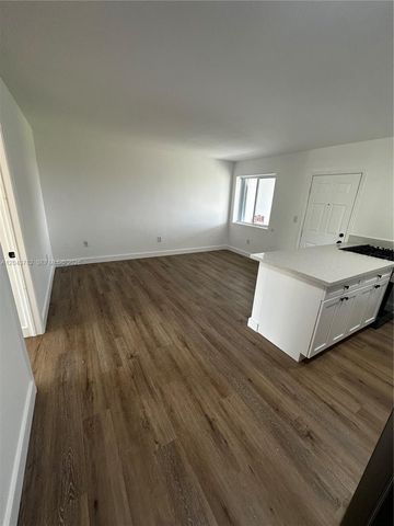 1255 W 49th Place E205, Hialeah, FL 33012