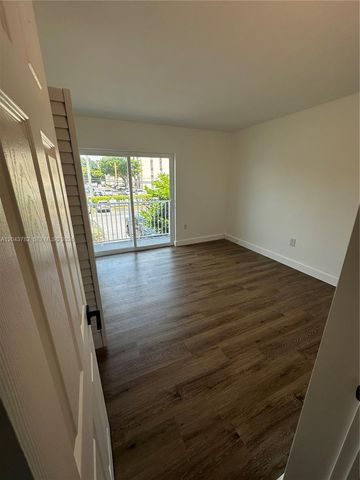 1255 W 49th Place E205, Hialeah, FL 33012