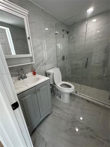 1255 W 49th Place E205, Hialeah, FL 33012