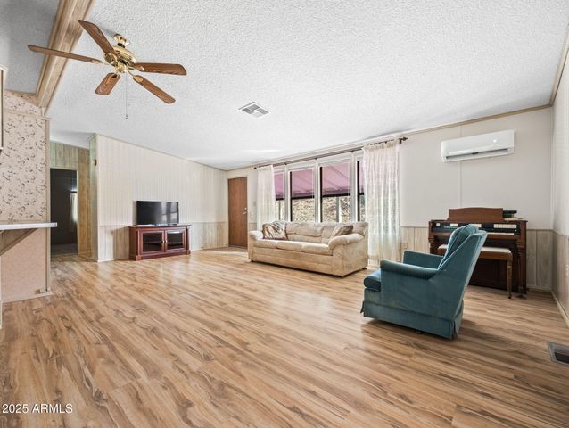 18278 S Henley Avenue, Peeples Valley, AZ 86332