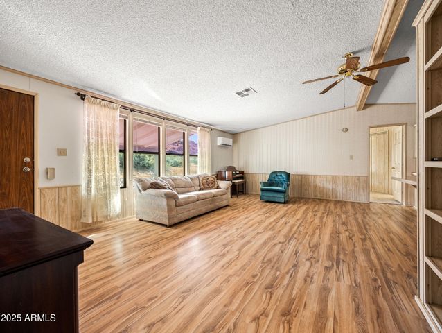 18278 S Henley Avenue, Peeples Valley, AZ 86332