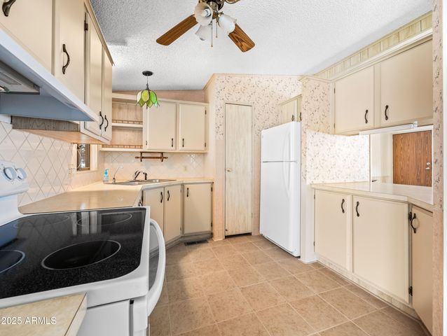 18278 S Henley Avenue, Peeples Valley, AZ 86332