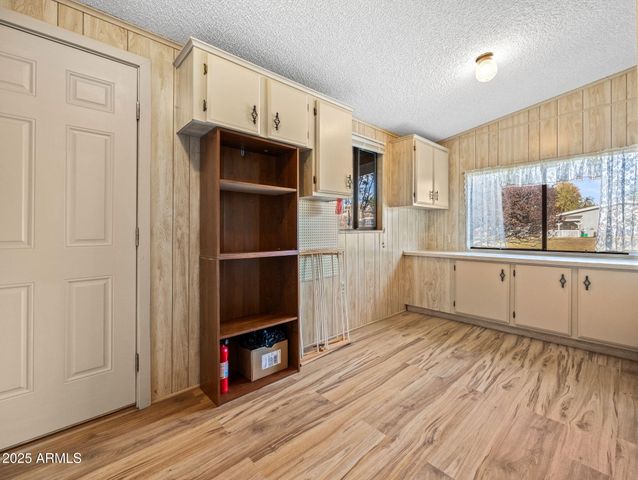 18278 S Henley Avenue, Peeples Valley, AZ 86332