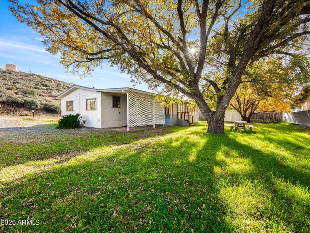 18278 S Henley Avenue, Peeples Valley, AZ 86332