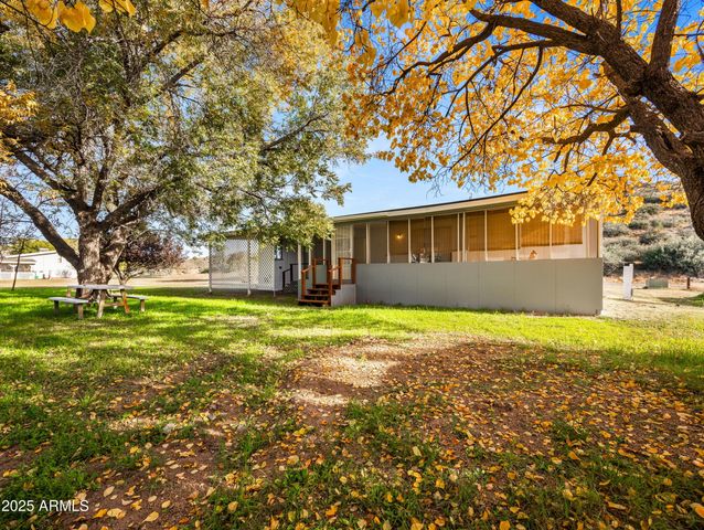 18278 S Henley Avenue, Peeples Valley, AZ 86332