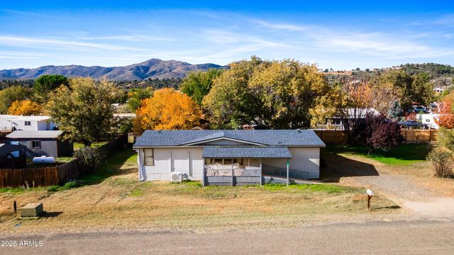 18278 S Henley Avenue, Peeples Valley, AZ 86332