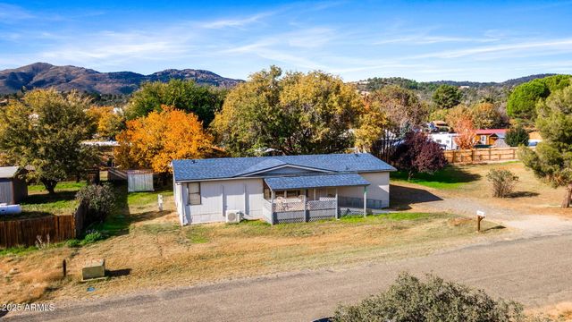 18278 S Henley Avenue, Peeples Valley, AZ 86332