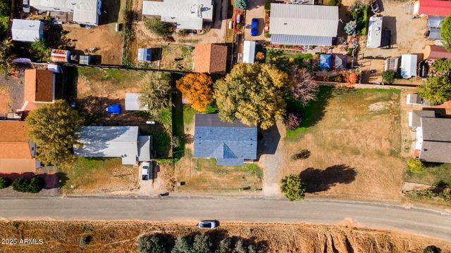 18278 S Henley Avenue, Peeples Valley, AZ 86332