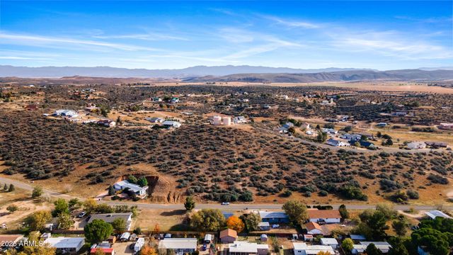 18278 S Henley Avenue, Peeples Valley, AZ 86332