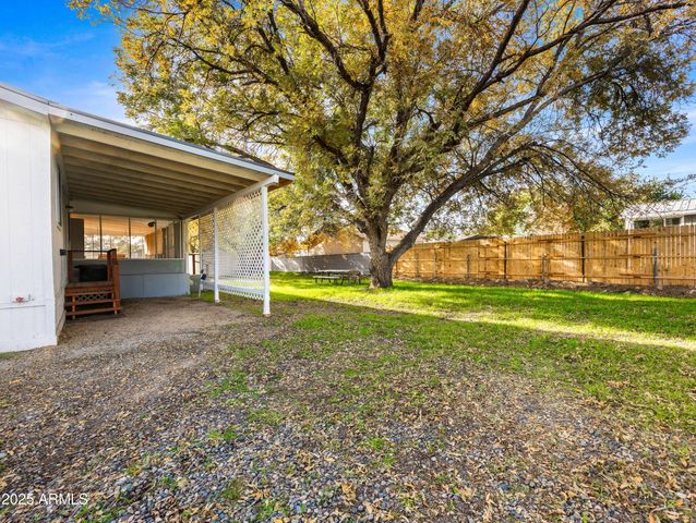 18278 S Henley Avenue, Peeples Valley, AZ 86332