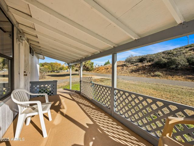 18278 S Henley Avenue, Peeples Valley, AZ 86332