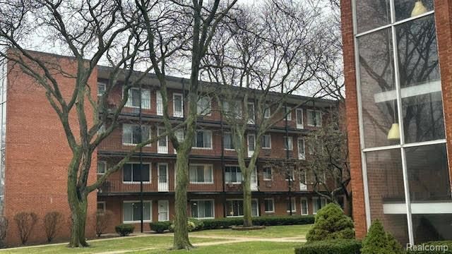 2925 W 13 Mile Road 405, Royal Oak, MI 48073