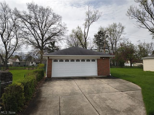 11531 Barrington Boulevard, Parma Heights, OH 44130