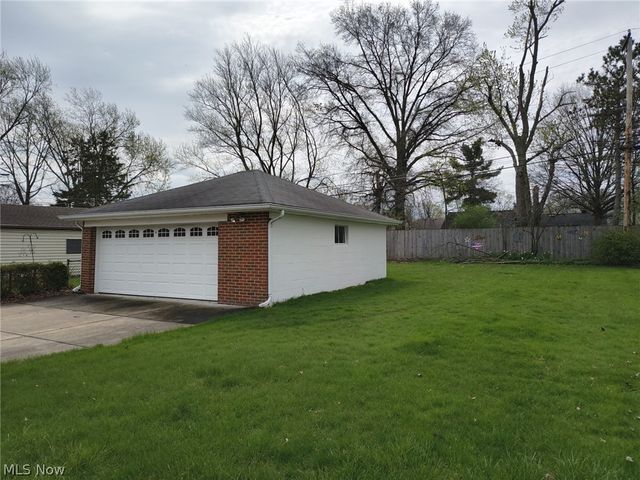 11531 Barrington Boulevard, Parma Heights, OH 44130