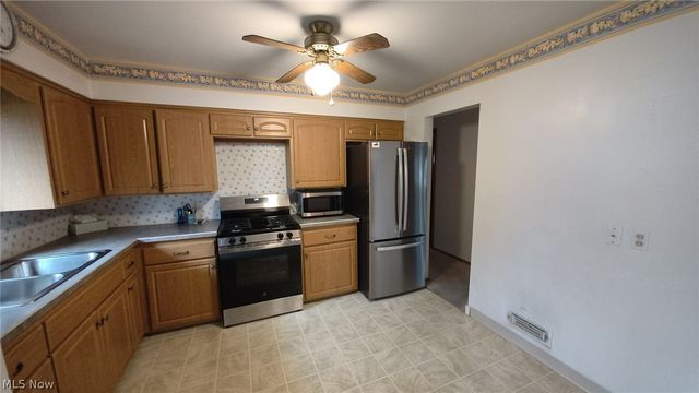 11531 Barrington Boulevard, Parma Heights, OH 44130