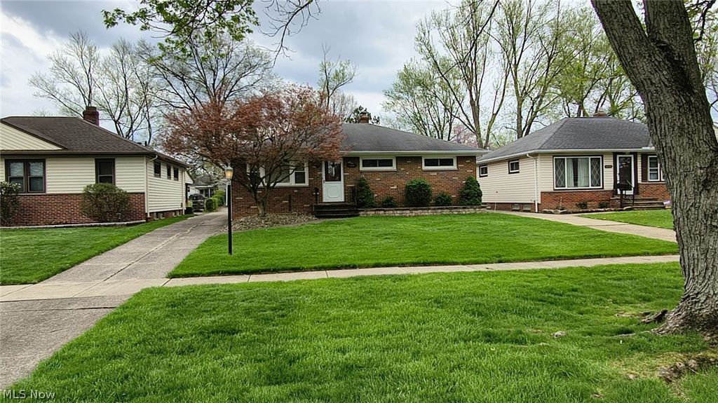 11531 Barrington Boulevard, Parma Heights, OH 44130