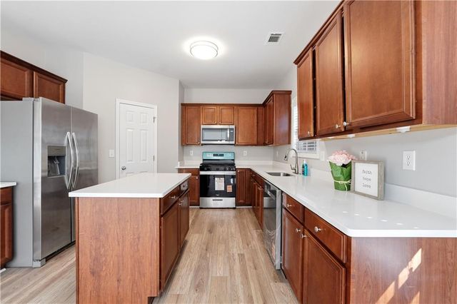 568 Austin Creek Drive, Buford, GA 30518