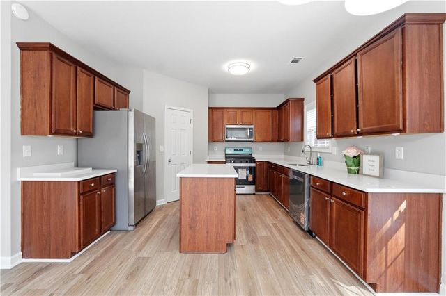 568 Austin Creek Drive, Buford, GA 30518