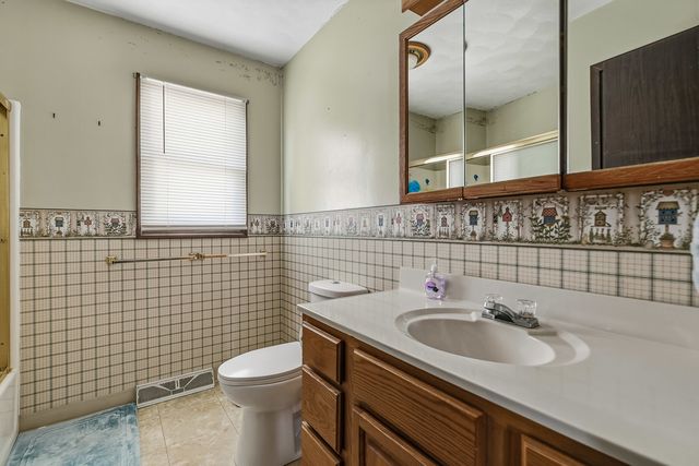 313 5th Street, Colona, IL 61241