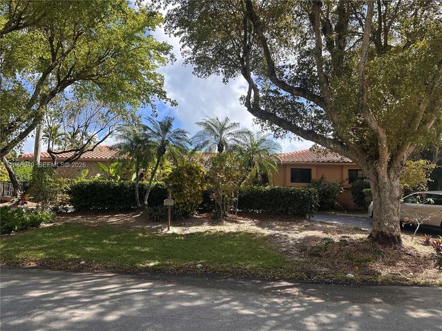 13351 SW 57th Ct, Pinecrest, FL 33156