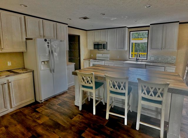 61 Kings Court, Defuniak Springs, FL 32433