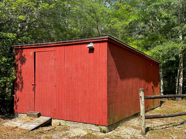 61 Kings Court, Defuniak Springs, FL 32433