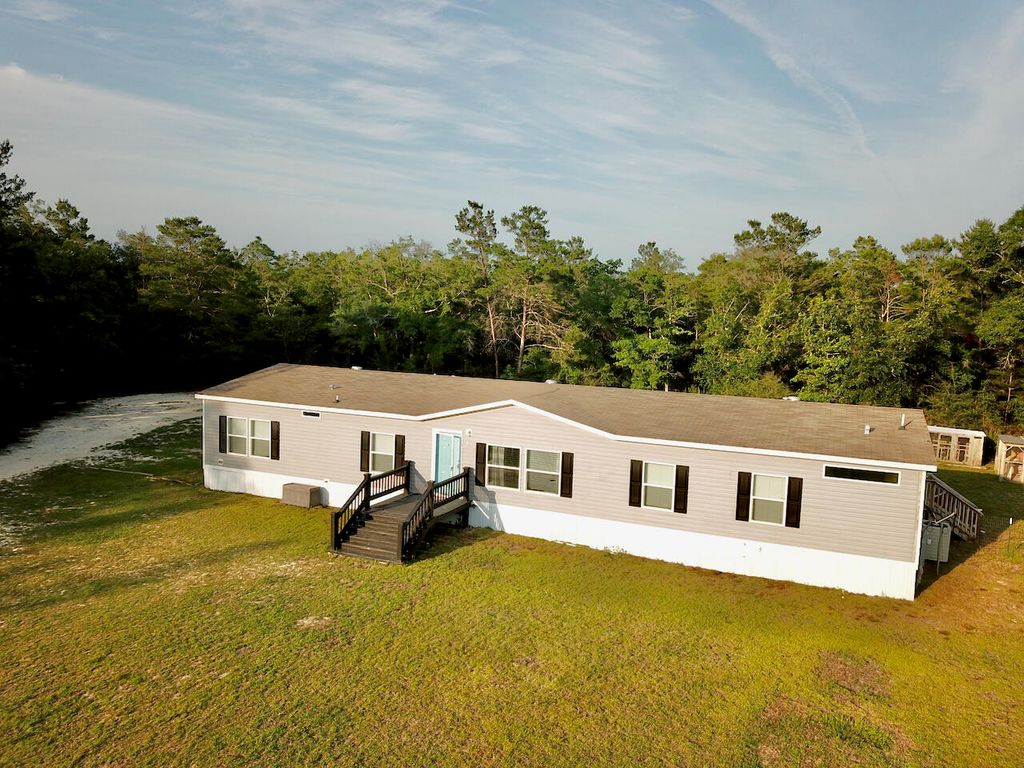 61 Kings Court, Defuniak Springs, FL 32433