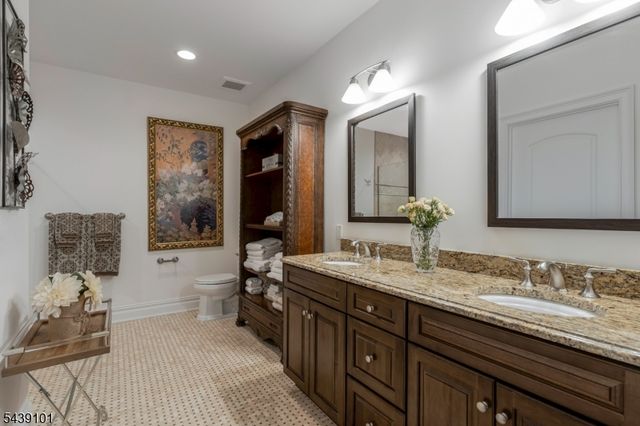 10 Schmidt Cir, Watchung Boro, NJ 07069