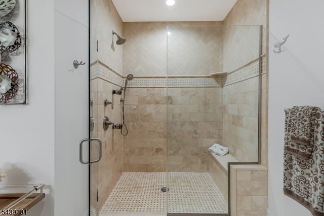 10 Schmidt Cir, Watchung Boro, NJ 07069