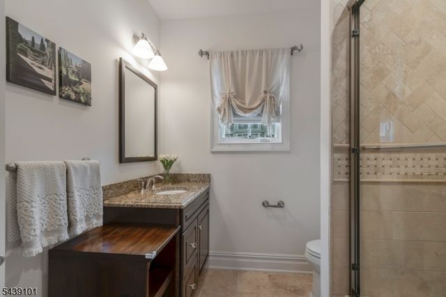 10 Schmidt Cir, Watchung Boro, NJ 07069