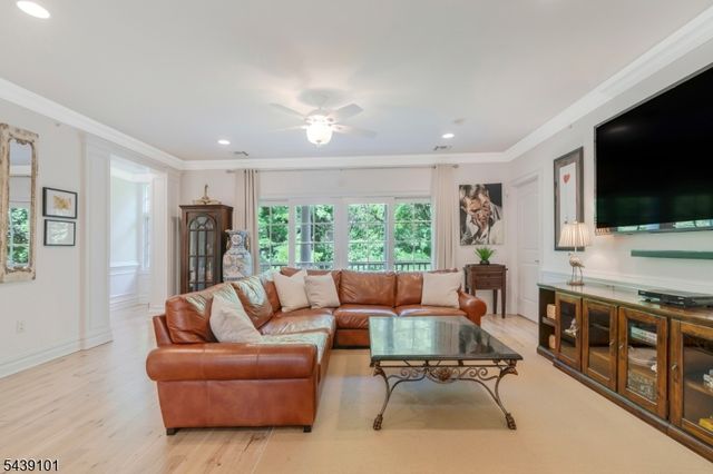 10 Schmidt Cir, Watchung Boro, NJ 07069