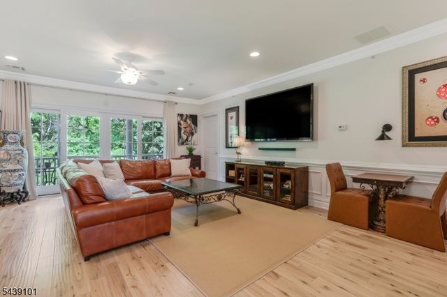 10 Schmidt Cir, Watchung Boro, NJ 07069