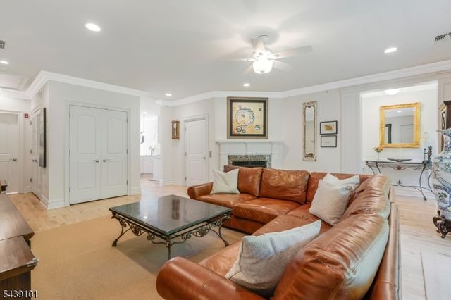 10 Schmidt Cir, Watchung Boro, NJ 07069