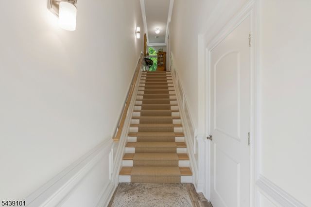 10 Schmidt Cir, Watchung Boro, NJ 07069