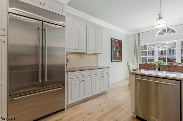 10 Schmidt Cir, Watchung Boro, NJ 07069