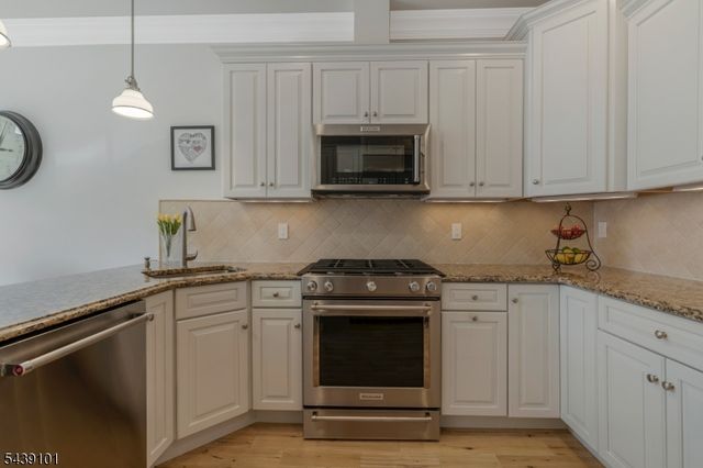 10 Schmidt Cir, Watchung Boro, NJ 07069