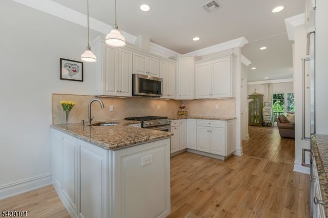 10 Schmidt Cir, Watchung Boro, NJ 07069