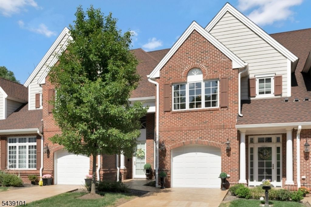 10 Schmidt Cir, Watchung Boro, NJ 07069